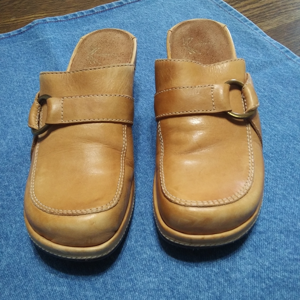 White Mountain Leather Mules